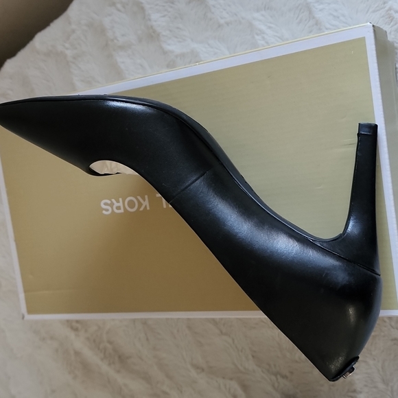 NWT - Michael Kors Dorothy Flex Pump - Picture 3 of 8